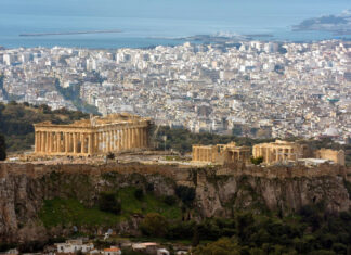 Planning a Trip to Greece: A 10-Step Easy-to-Follow Guide