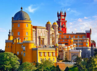 10 World’s Most Beautiful Castles