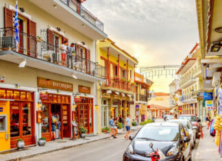 The 10 Most Beautiful Cities in Greece