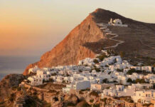 10 Stunning Cyclades Islands to See On Your Greece Vacation