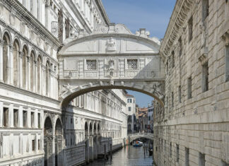 Top 8 Famous Bridges in Venice