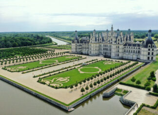 10 Jaw-Droppingly Beautiful Medieval Castles in the World