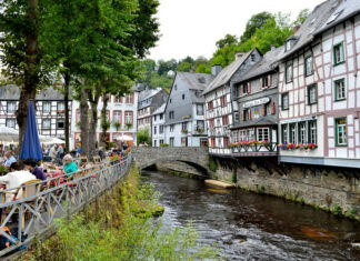 Top 9 Charming Small Towns in Europe