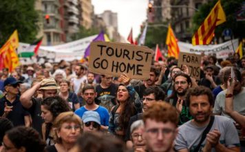 10 European Cities That Don’t Want Tourists