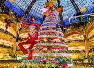 5 Reasons to Visit Paris at Christmas