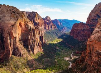 10 Best National Parks in the US That Everyone Should Visit at Least Once